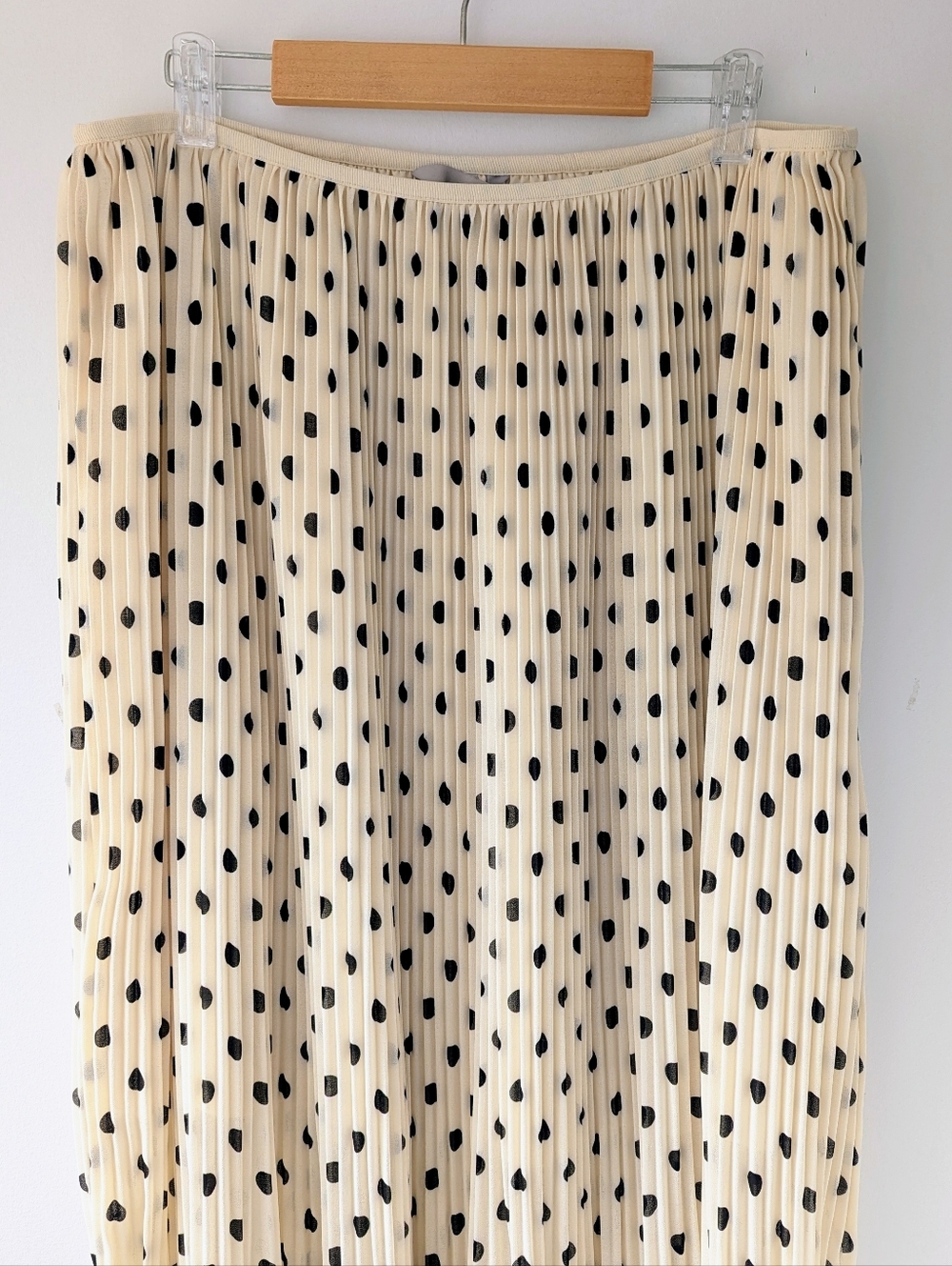 H&M Pleated Polka Dot Sheer Chiffon Maxi Skirt - Picture 4 of 13